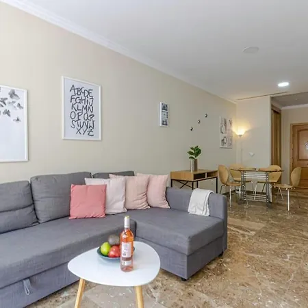 Bright 50 Mt From The Apartment