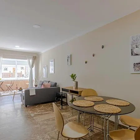 Apartment Bright 50 Mt From The *